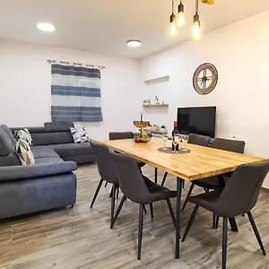 Nova Apartment Split